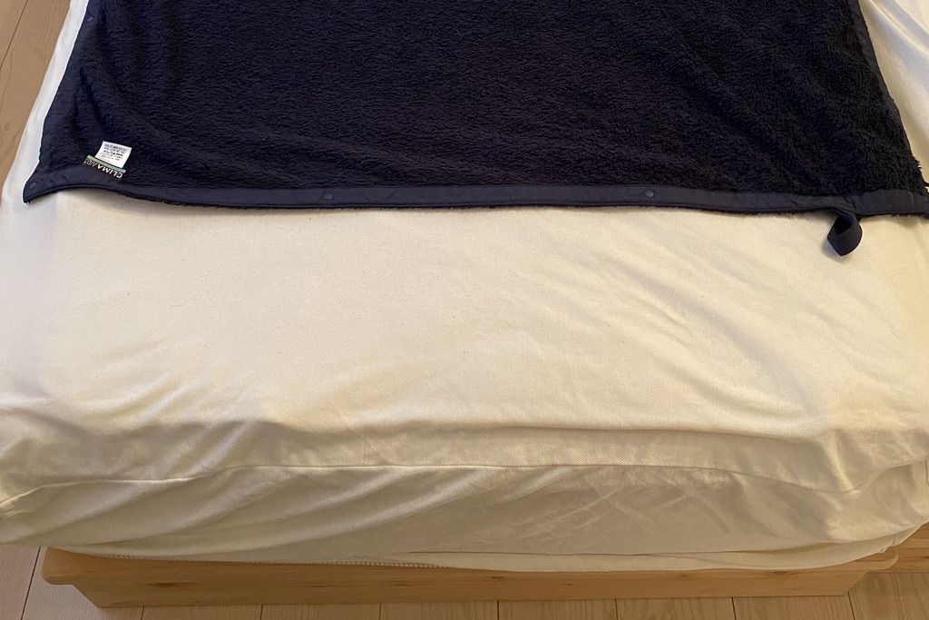 モンベル『クリマエアブランケット』を1年中「布団」として使った感想 大人の趣味
